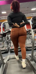 iNSANE LIGHT SKIN RED HEAD EBONY WIT craZ PHAT ASS(tread mill)
