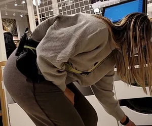 Teen booty in joggers