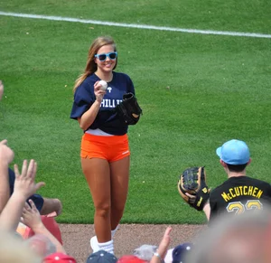 Candid sexy Hooters girls in their uniforms