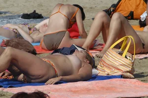 Sexy mature girls on Vilanova topless beach
