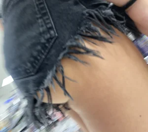 Fucking amazing chick wearing mini shorts creepshots