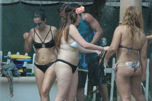 Deerfield Beach girls in bikinis