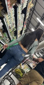 Really Oblivious Latina milf let me get all the angles
