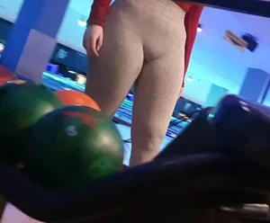Cute Girl in Grey Tights And a Top With Braces - Huge Booty Creepshots Gallery at the Bowling Alley