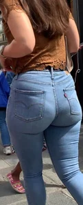 Girl with a big ass in jeans ( NON OC )