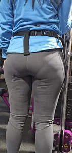 VPL Milf ass in leggings