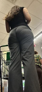 Petite chic w nice ass gobble in sweats‼️