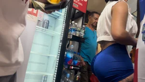Dominican Parade Fat Ass Latina in blue leggings (OC)