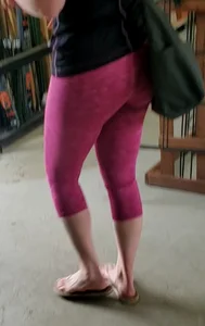 Milf shopping with a nice ass in tight maroon leggings