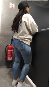 Thick butt in jeans