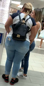 Slimthick Latina Bubble in Tight Jeans