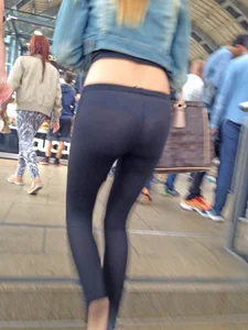 Candid girls in leggings and tights