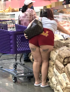 Latina with big booty in red shorts doesn't care about Rona