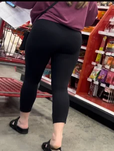 Bubble butt  Blonde Mom