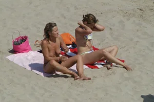 Sexy mature girls on Vilanova topless beach