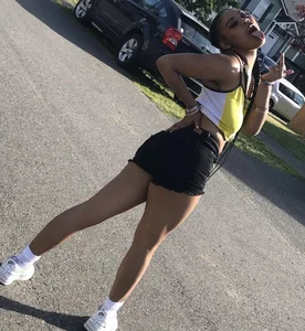 Hot girls' selfies and non candid pics