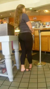Chubby Girl With Big Ass in Yoga Pants - Cafe Creepshots Gallery