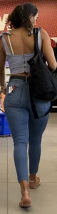 Tight body Latina in jeans