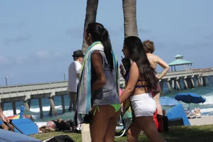 Even more hot and sexy bikini babes in Florida