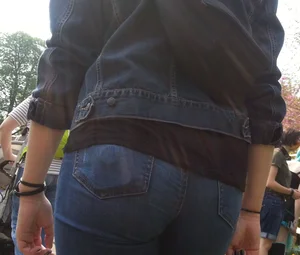 Milf in tight jeans with a nice ass and vpl