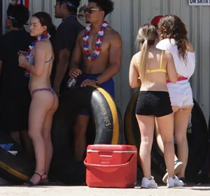 Sexy bikini girls