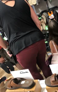 MILF in red leggings bends for the camera