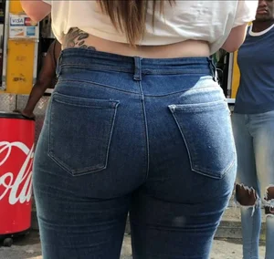 PAWG in jeans (not-OC)