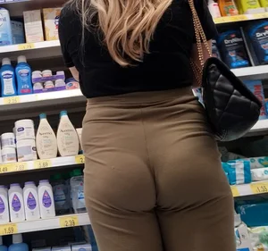 Pregnant Milf ass