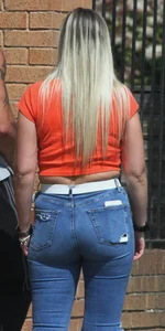 Blonde in skintight jeans shopping with boyfriend