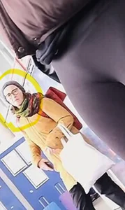 Small ass in black gymshark in the wild