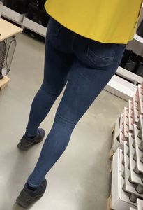 :diamond_shape_with_a_dot_inside:IKEA worker extreme TIGHT Jeans [OC]