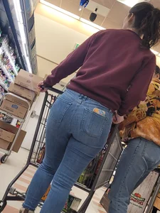 Nice ass in jeans at grocery store