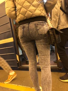 Sexy Butt And Thin Legs in Tight Jeans in Subway Creepshots Gallery