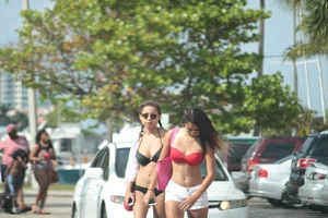 Sexy Florida beach bikini girls