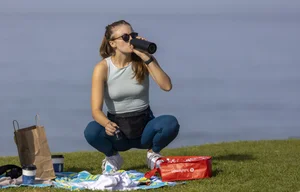 Hot candid summer girls in shorts, leggings and crop tops