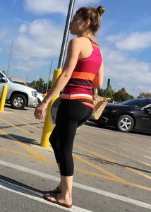 Walmart girl with a perfect bubble butt in tight leggings