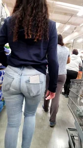 Latina babe grocery shopping in tight jeans with a nice ass