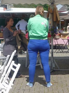 Chubby candid milf wearing tight blue pants street pic