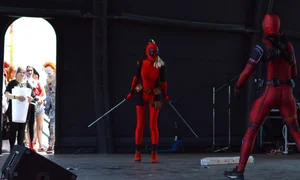 Sexy girl dressed as Deadpool with a nice ass