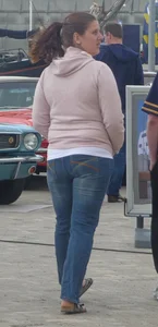 Chubby girl in tight blue jeans and a hoodie street creepshot