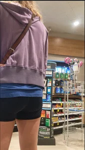 I love waiting in this line (4 different asses)