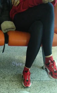 Cute Candid Girl Sitting With Crossed Legs Creepshots