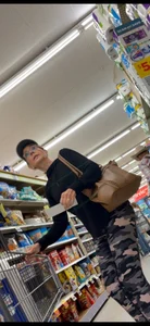 Gilf in camo leggings