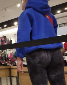 Brunette juicy ass Lululemon worker