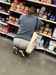VPL white girl in shorts