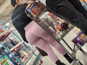 Dumpy 1 ( Pink leggings pretty face phat ass BBL)