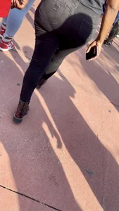 Fat booty black girl in tight black jeans! Strong VPL