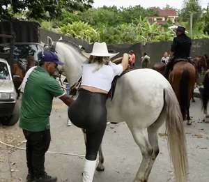 Latina cowgirls gitty up! Non OC