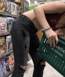 Latina in Maroon crop top and tight black jeans