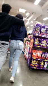 Latina babe grocery shopping in tight jeans with a nice ass